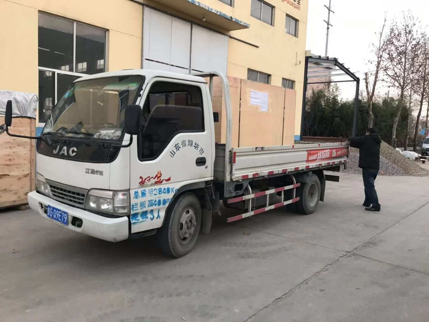 12月22日，天津穆先生從華全動力采購的50kw標配柴油發電機組順利發往目的地